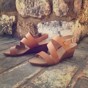 Tan heeled size 6 women’s sandals